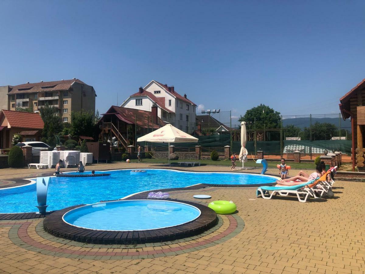 Рутенія Hotel Svalyava Ngoại thất bức ảnh